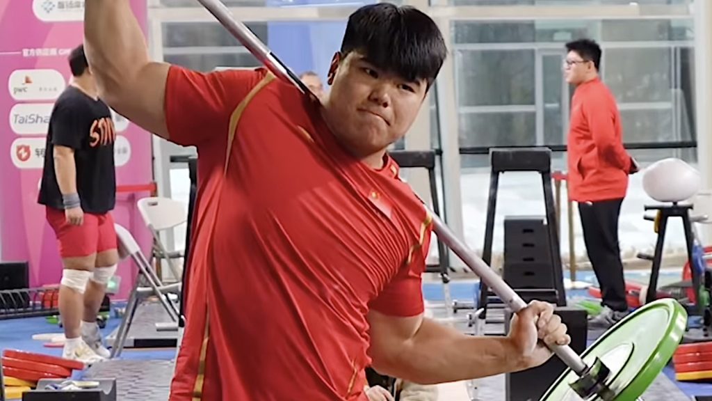 China’s Weightlifting Team’s Core Training Floats Weights on Their Upper Back